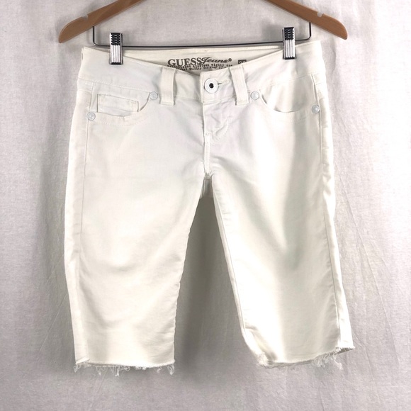 ❤️3/$30 GUESS white denim Bermudas 🤍 - Picture 1 of 7